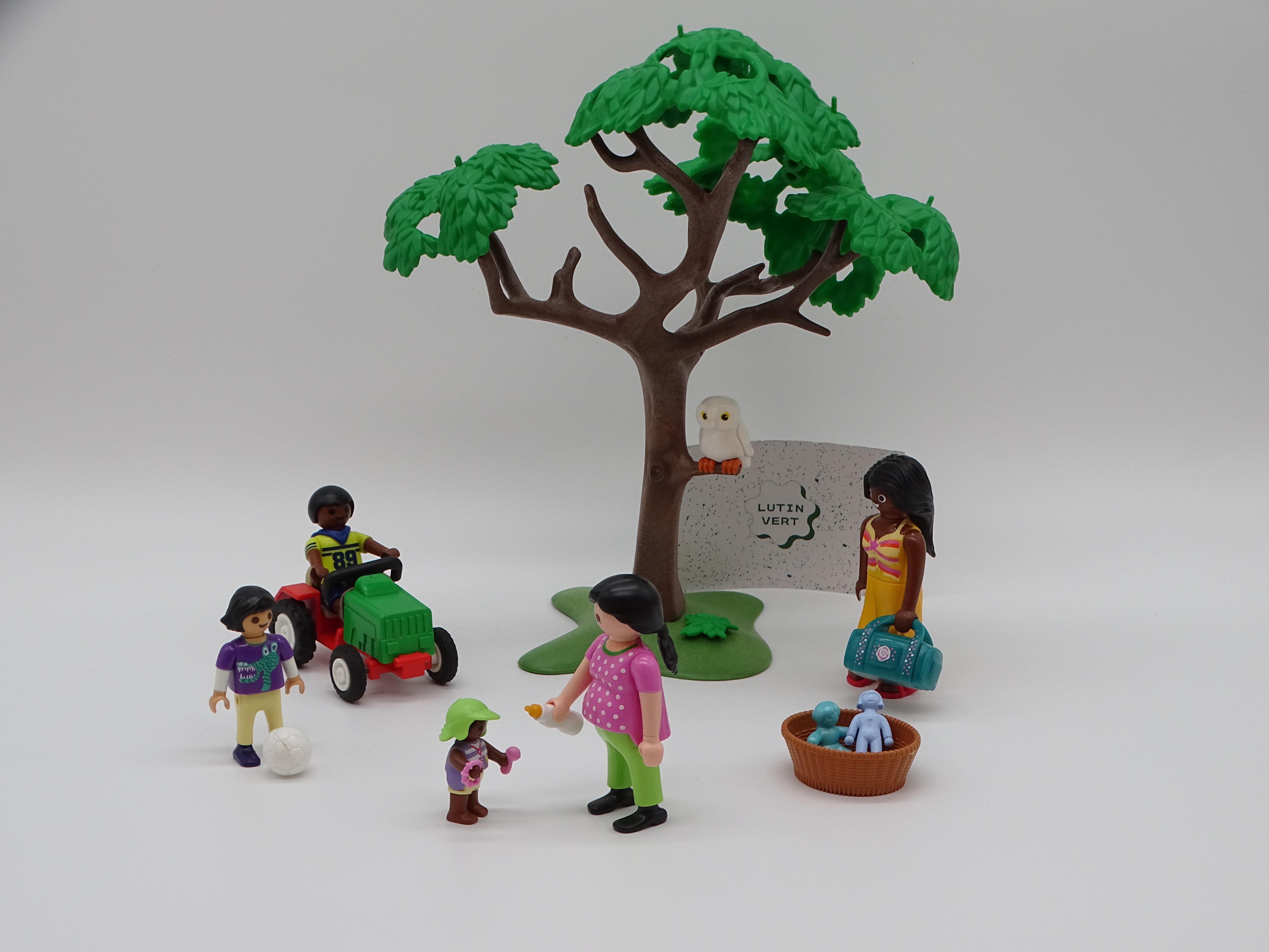 Voir photo 2 de Playmobil set unique « Promenade au Parc » d'occasion PLAYMOBIL - Dès 4 ans | Ref 13079 Playmobil set unique « Promenade au Parc » d'occasion PLAYMOBIL - Dès 4 ans | Ref 13079 Très bon état - Vue 2 -